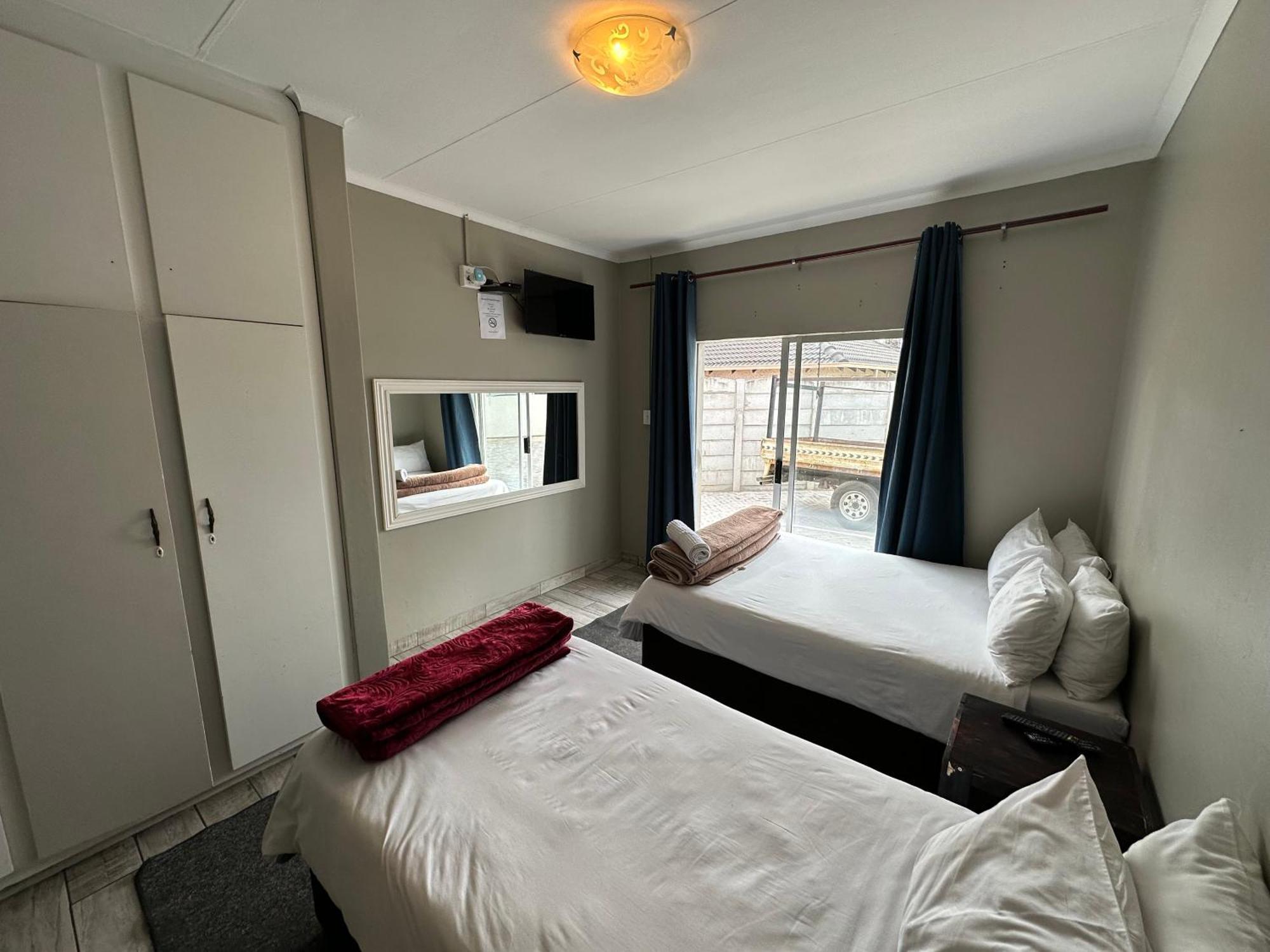 Favour Guest House Polokwane Ngoại thất bức ảnh