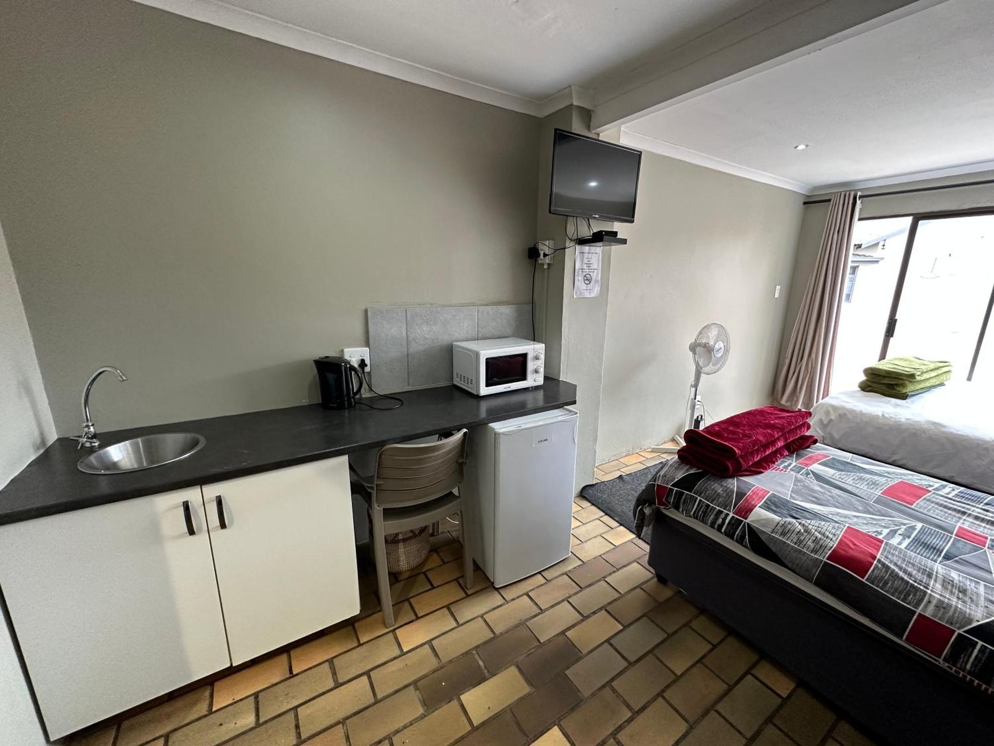 Favour Guest House Polokwane Ngoại thất bức ảnh