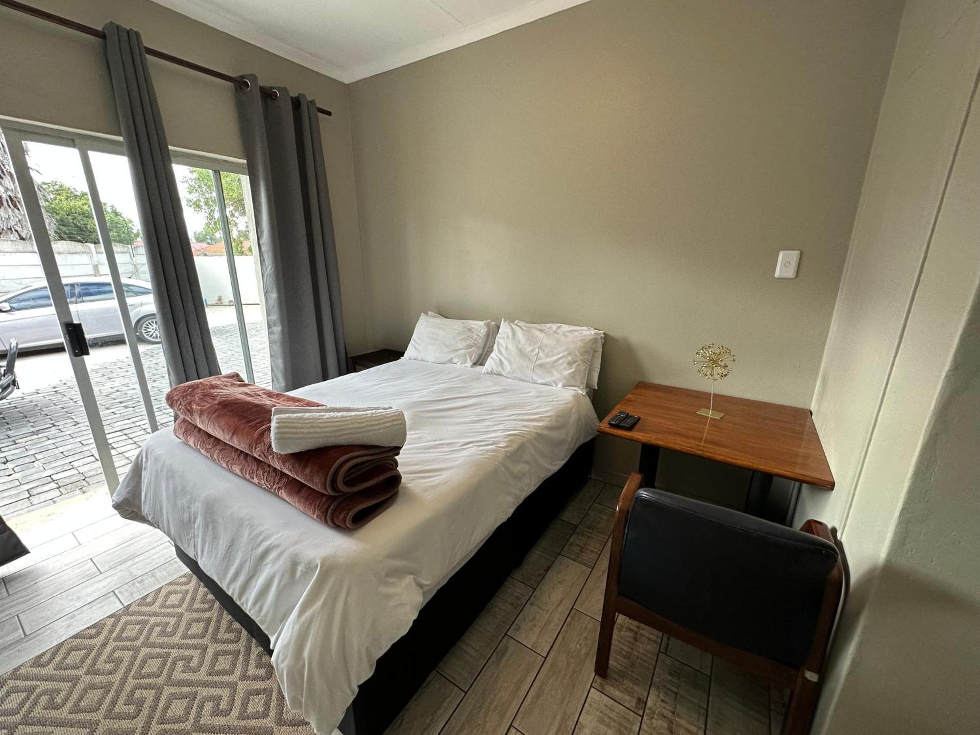 Favour Guest House Polokwane Ngoại thất bức ảnh