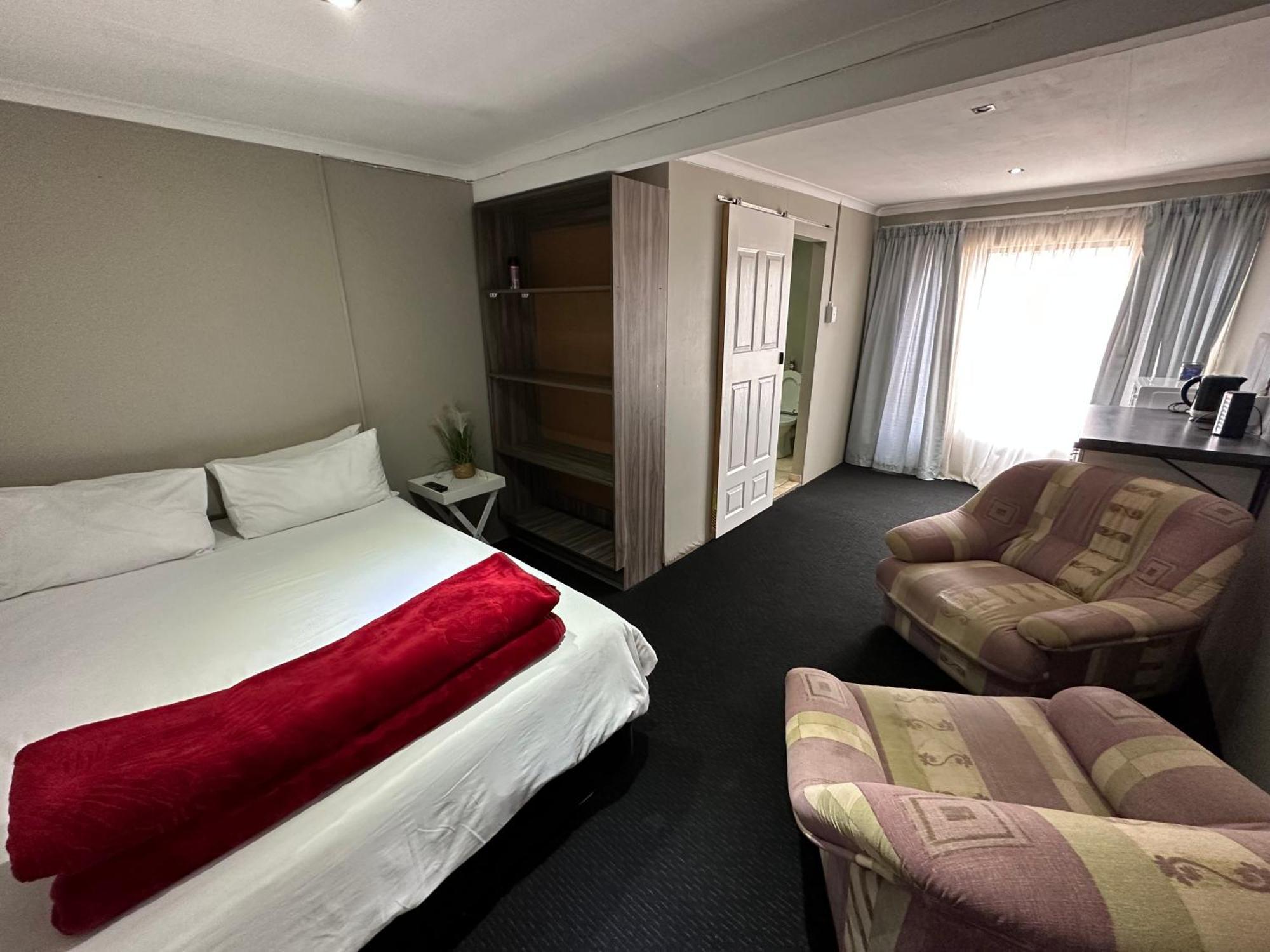 Favour Guest House Polokwane Ngoại thất bức ảnh