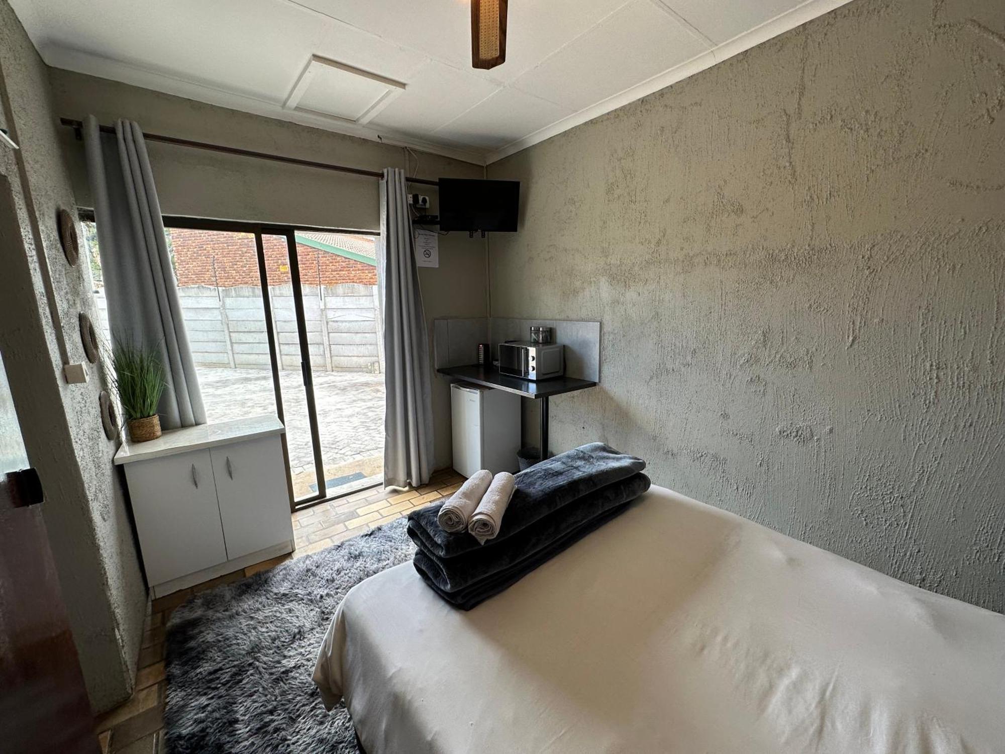 Favour Guest House Polokwane Ngoại thất bức ảnh