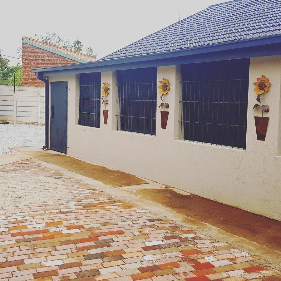 Favour Guest House Polokwane Ngoại thất bức ảnh